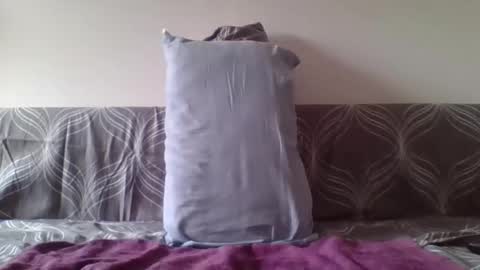 Snapshot of flylen chatting on 09/19/25, 09:22 flylen online show from 09/19/25, 09:22