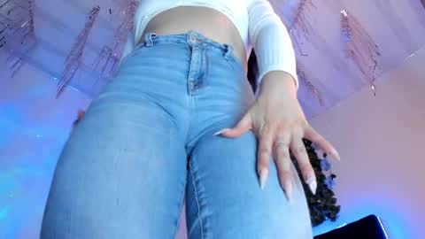 lia online show from 09/09/25, 10:42