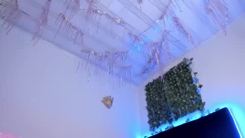 Snapshot of flylia_ chatting on 04/14/26, 09:32 lia online show from 04/14/26, 09:32