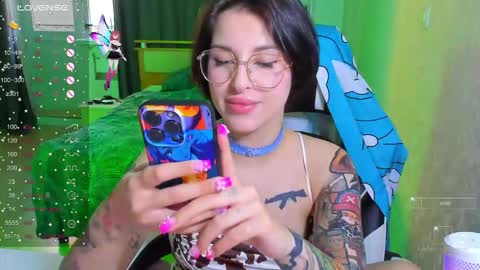 Snapshot of folinskaayaa chatting on 10/16/25, 05:30 folinskaayaa online show from 10/16/25, 05:30