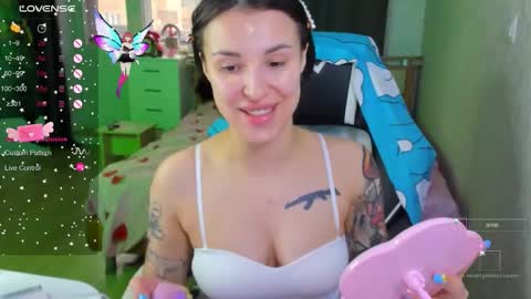 Snapshot of folinskaayaa chatting on 12/04/25, 05:17 folinskaayaa online show from 12/04/25, 05:17