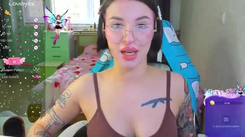 Snapshot of folinskaayaa chatting on 12/14/25, 06:19 folinskaayaa online show from 12/14/25, 06:19