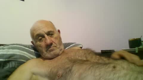 Snapshot of follador1001 chatting on 06/19/26, 08:45 follador1001 online show from 06/19/26, 08:45