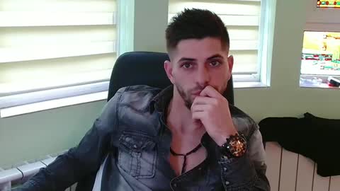 independent model online show from 12/04/24, 12:36