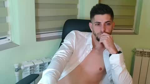 independent model online show from 12/04/24, 09:57