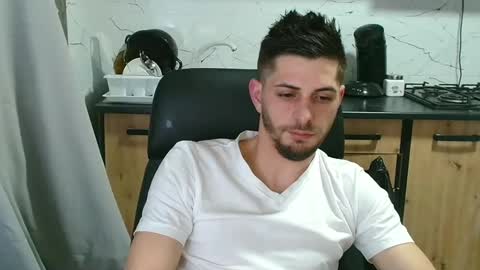 independent model online show from 02/25/25, 07:58