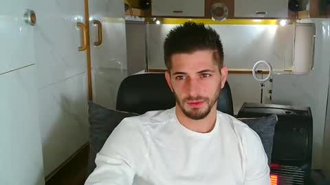 independent model online show from 10/25/25, 04:57