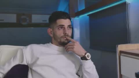 independent model online show from 11/30/25, 07:18