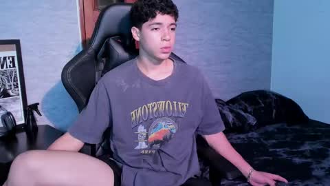 Snapshot of foniland_ chatting on 03/15/26, 01:33 Foni online show from 03/15/26, 01:33