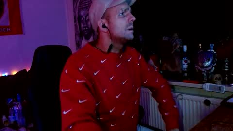 Snapshot of fonzie8012 chatting on 09/27/25, 01:43 Hard2DaCore22 online show from 09/27/25, 01:43