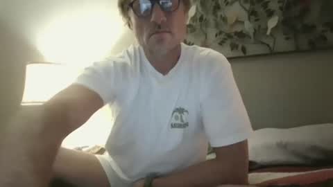 Snapshot of foodforcatfists chatting on 11/20/25, 06:13 foodforcatfists online show from 11/20/25, 06:13