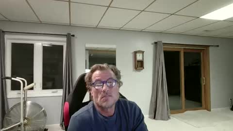 Snapshot of foodforcatfists chatting on 11/21/25, 06:01 foodforcatfists online show from 11/21/25, 06:01