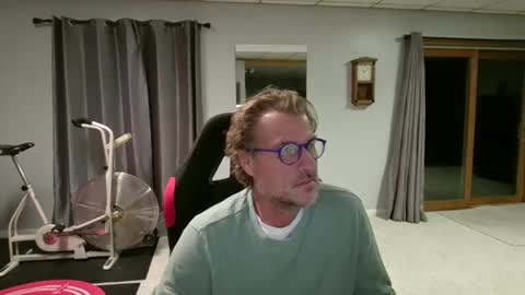 Snapshot of foodforcatfists chatting on 12/04/25, 05:06 foodforcatfists online show from 12/04/25, 05:06