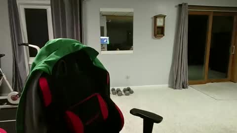 Snapshot of foodforcatfists chatting on 01/15/26, 04:17 foodforcatfists online show from 01/15/26, 04:17