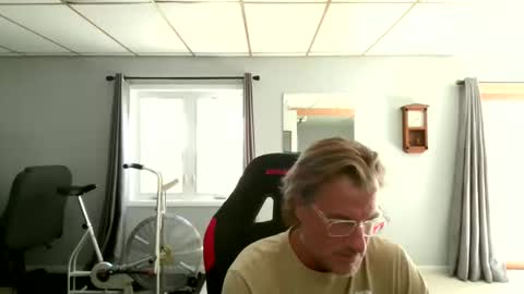 Snapshot of foodforcatfists chatting on 02/12/26, 08:37 foodforcatfists online show from 02/12/26, 08:37