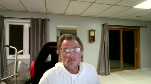 Snapshot of foodforcatfists chatting on 04/02/26, 04:54 foodforcatfists online show from 04/02/26, 04:54