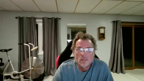 Snapshot of foodforcatfists chatting on 04/14/26, 02:39 foodforcatfists online show from 04/14/26, 02:39