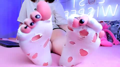 Snapshot of footfetish_baby chatting on 12/18/24, 04:39 Molly online show from 12/18/24, 04:39