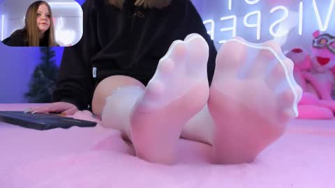 Snapshot of footfetish_baby chatting on 01/12/25, 09:51 Molly online show from 01/12/25, 09:51