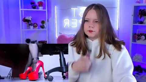 Snapshot of footfetish_baby chatting on 02/10/25, 12:52 Molly online show from 02/10/25, 12:52