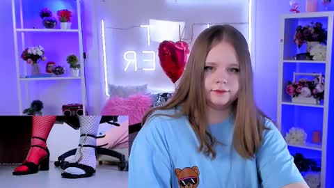 Snapshot of footfetish_baby chatting on 02/23/25, 11:36 Molly online show from 02/23/25, 11:36