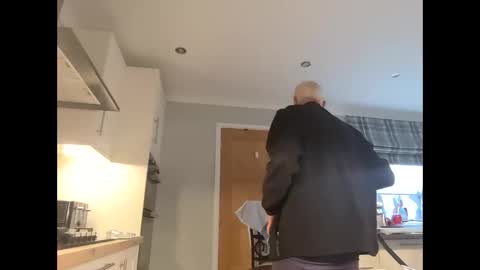 Snapshot of footworshiper2211 chatting on 11/10/25, 10:36 footworshiper2211 online show from 11/10/25, 10:36