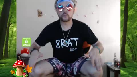 Snapshot of forest_brat chatting on 02/08/25, 04:25 forest brat online show from 02/08/25, 04:25