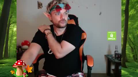 Snapshot of forest_brat chatting on 02/08/25, 10:39 forest brat online show from 02/08/25, 10:39