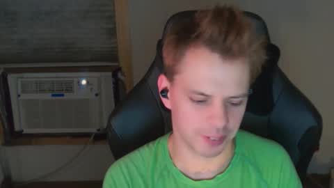 Snapshot of forever_broken chatting on 11/30/25, 06:28 forever_broken online show from 11/30/25, 06:28