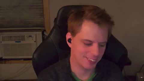 Snapshot of forever_broken chatting on 12/22/25, 06:10 forever_broken online show from 12/22/25, 06:10