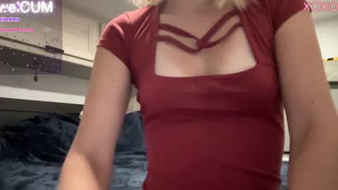 Snapshot of foreverkinkyy chatting on 12/03/24, 01:52 Elaine online show from 12/03/24, 01:52