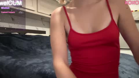 Snapshot of foreverkinkyy chatting on 12/17/24, 01:07 Elaine online show from 12/17/24, 01:07