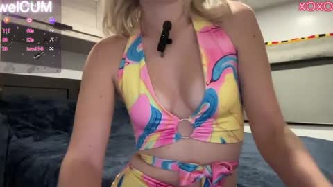 Snapshot of foreverkinkyy chatting on 01/30/25, 01:44 Elaine online show from 01/30/25, 01:44