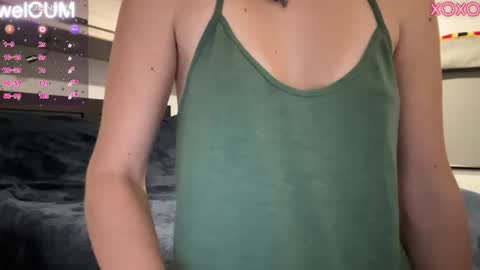 Snapshot of foreverkinkyy chatting on 02/19/25, 02:01 Elaine online show from 02/19/25, 02:01