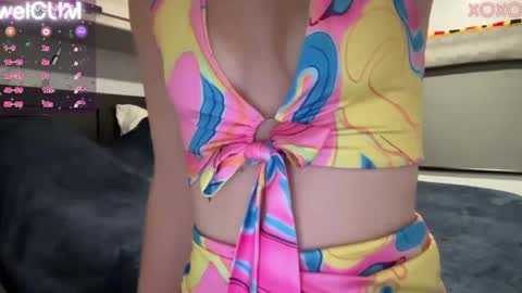 Snapshot of foreverkinkyy chatting on 02/24/25, 01:24 Elaine online show from 02/24/25, 01:24