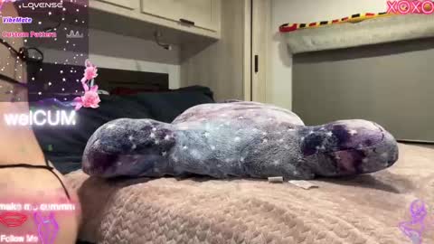 Snapshot of foreverkinkyy chatting on 09/09/25, 04:28 Elaine online show from 09/09/25, 04:28