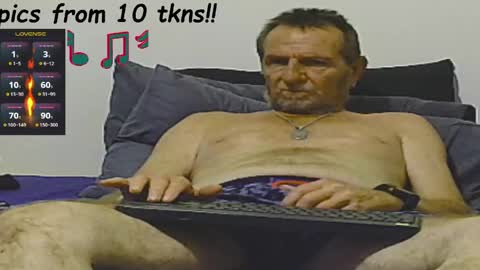 Snapshot of forexxxx_man chatting on 04/27/26, 10:13 doc online show from 04/27/26, 10:13