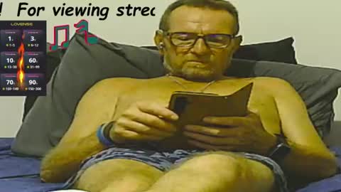 Snapshot of forexxxx_man chatting on 06/23/26, 10:24 doc online show from 06/23/26, 10:24