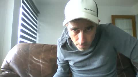 Snapshot of fouraide42 chatting on 11/17/25, 06:35 fouraide42 online show from 11/17/25, 06:35