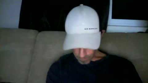 Snapshot of fouraide42 chatting on 11/21/25, 08:57 fouraide42 online show from 11/21/25, 08:57