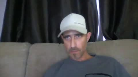 Snapshot of fouraide42 chatting on 12/19/25, 04:36 fouraide42 online show from 12/19/25, 04:36