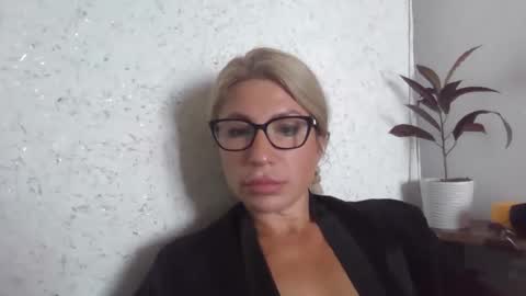 fox_red_lady7 online show from 09/11/25, 07:19