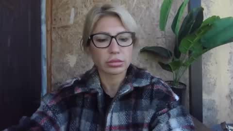 fox_red_lady7 online show from 09/14/25, 10:03