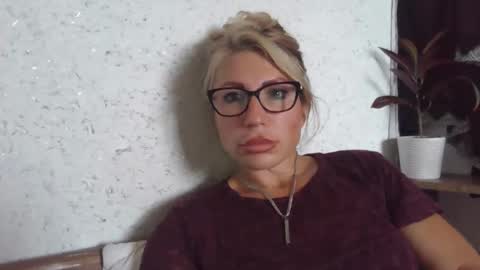 fox_red_lady7 online show from 09/23/25, 09:23