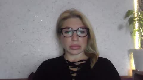 fox_red_lady7 online show from 11/06/25, 09:10