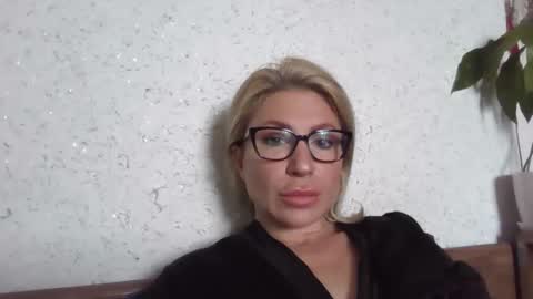 fox_red_lady7 online show from 05/16/26, 06:21