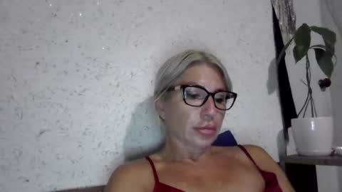 fox_red_lady7 online show from 06/25/26, 08:02