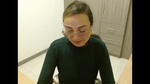 Snapshot of fox_renata chatting on 10/28/25, 02:59 Renata online show from 10/28/25, 02:59