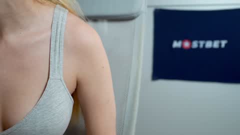 CUSTOM PHOTOS AND VIDEOS -  online show from 01/08/25, 06:20