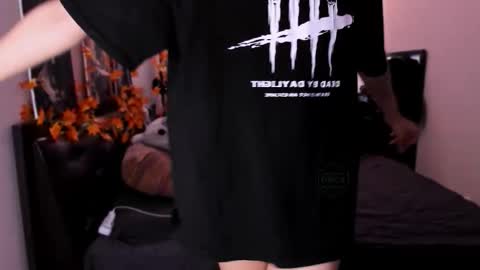 Snapshot of foxicfu chatting on 11/15/25, 08:11 Foxicfu online show from 11/15/25, 08:11